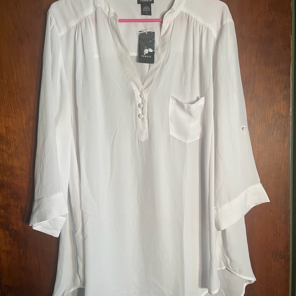 torrid White Button-Front Pocket blouse